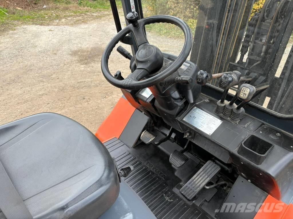 Toyota 7 FDA 50 디젤 지게차