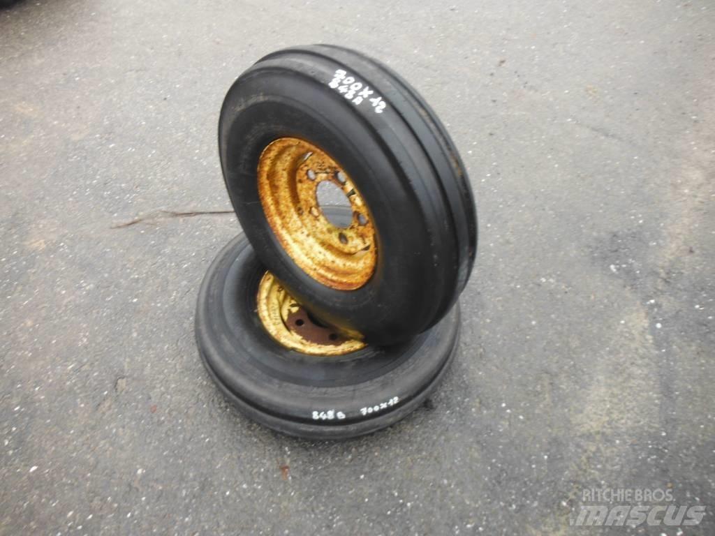 Dunlop 7.00X12 타이어, 휠 및 림