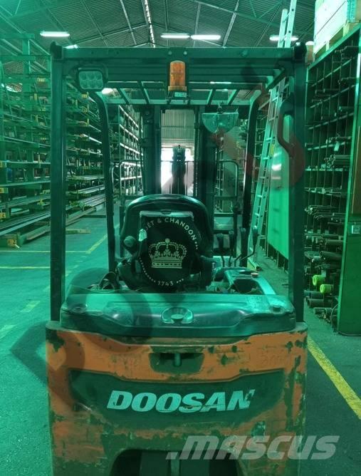 Doosan B 18 T-7 전동 지게차