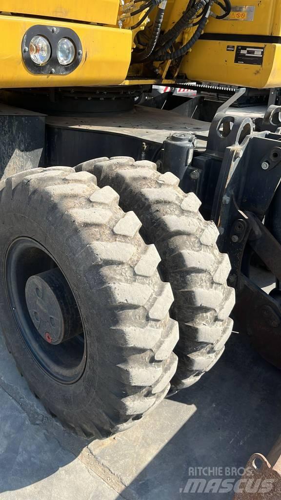 Komatsu PW 158-11  휠 굴삭기