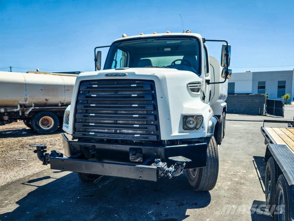 Freightliner 108 SD 급수차
