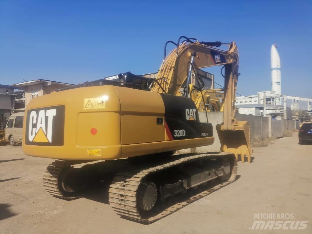 CAT 320 D 대형 굴삭기 29톤 이상