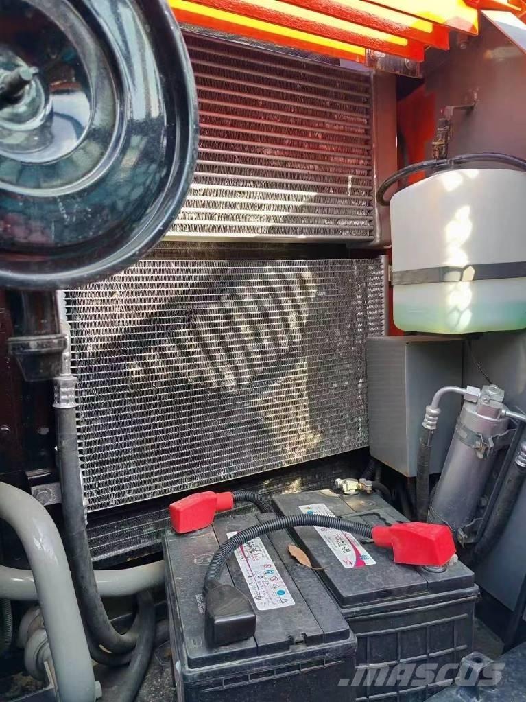 Hitachi ZX 120 대형 굴삭기 29톤 이상