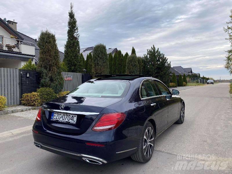 Mercedes-Benz E 300D 자동차