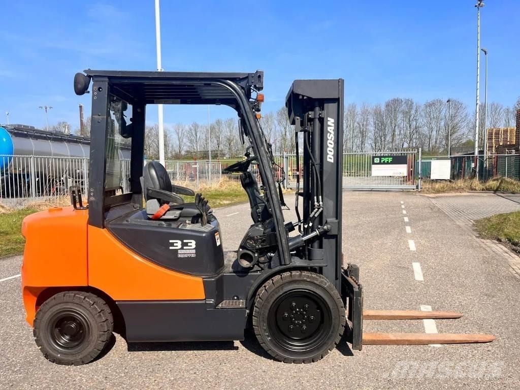 Doosan D33S- 7 디젤 지게차