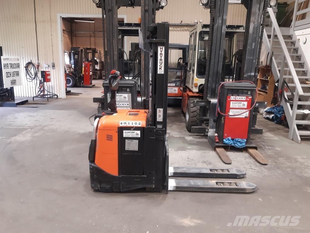 BT SPE125L 보행식 리치 지게차