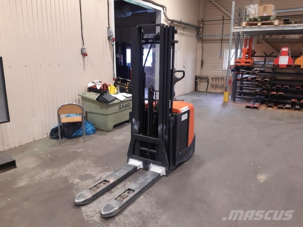 BT SPE125L 보행식 리치 지게차