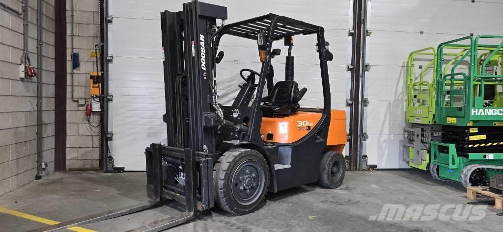 Doosan D 30 GP 디젤 지게차