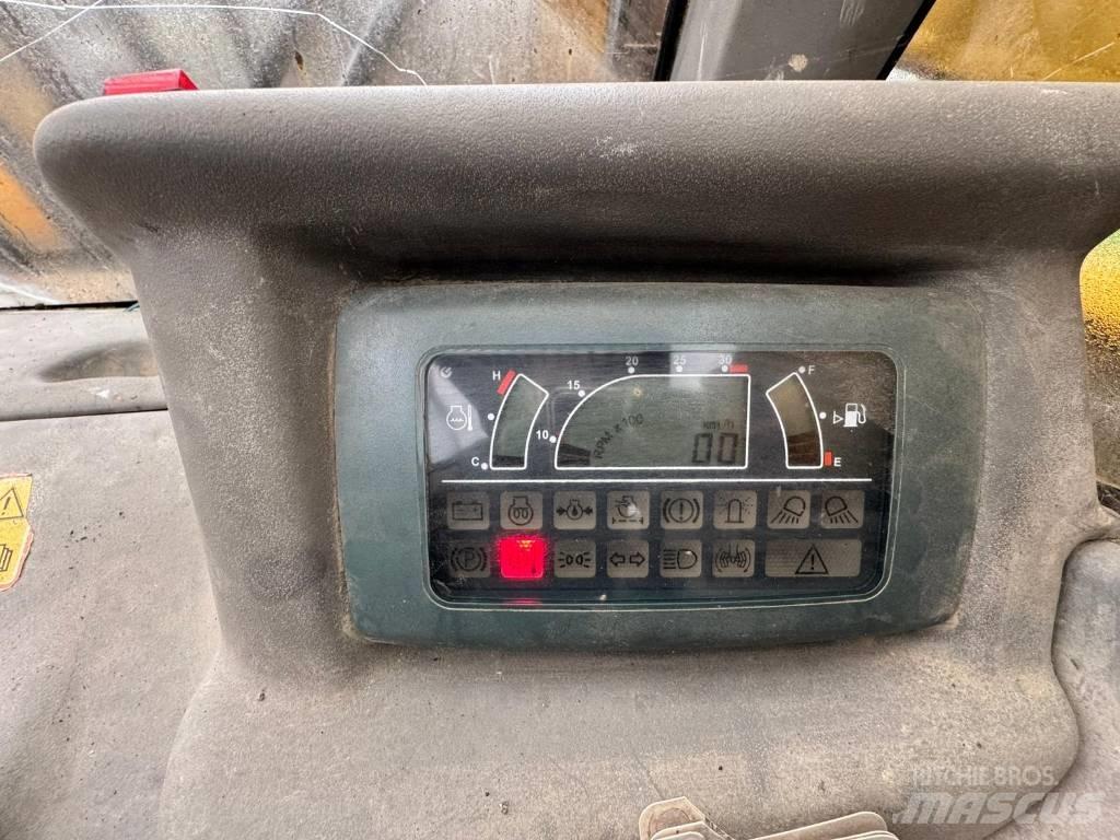 Komatsu WH 714 텔러 핸들러