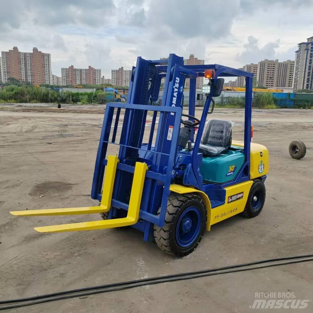 Komatsu FD 30 T-17 디젤 지게차