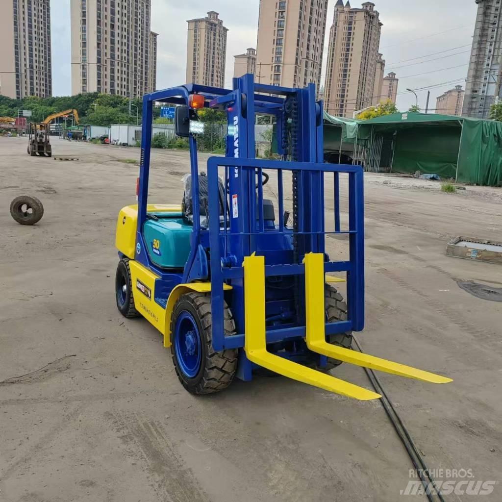 Komatsu FD 30 T-17 디젤 지게차