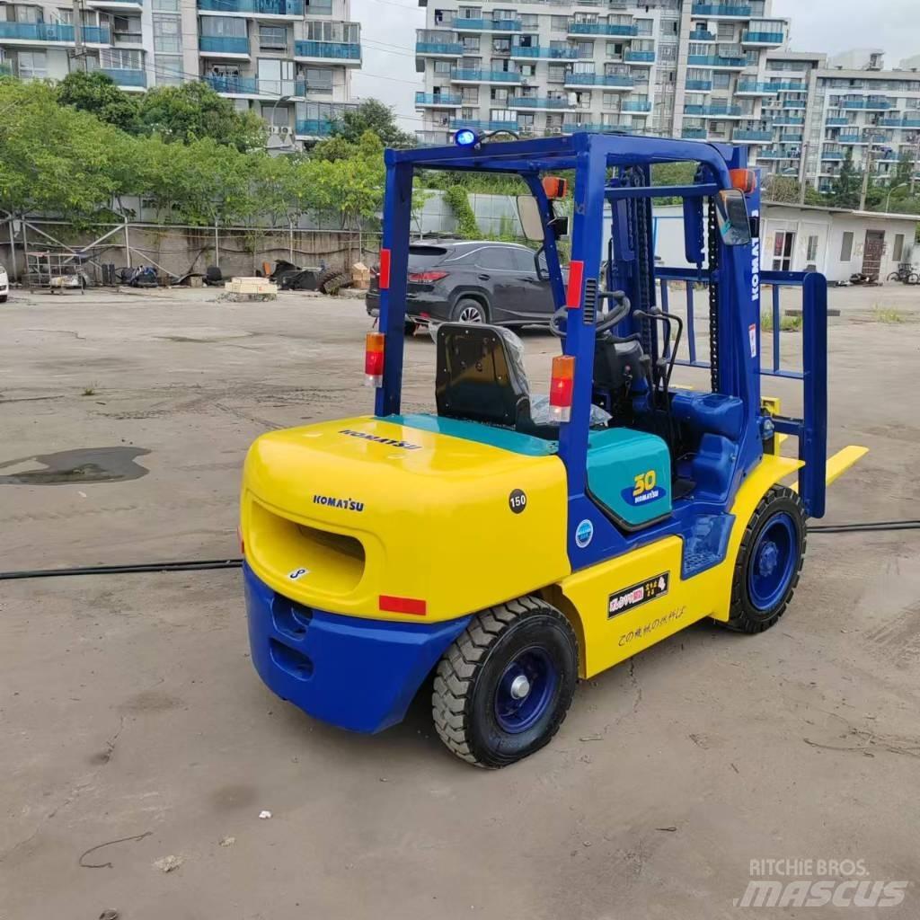 Komatsu FD 30 T-17 디젤 지게차
