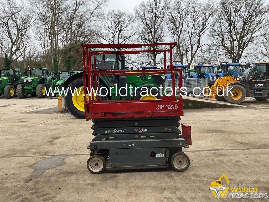 SkyJack SJ III 3219 가위형 리프트