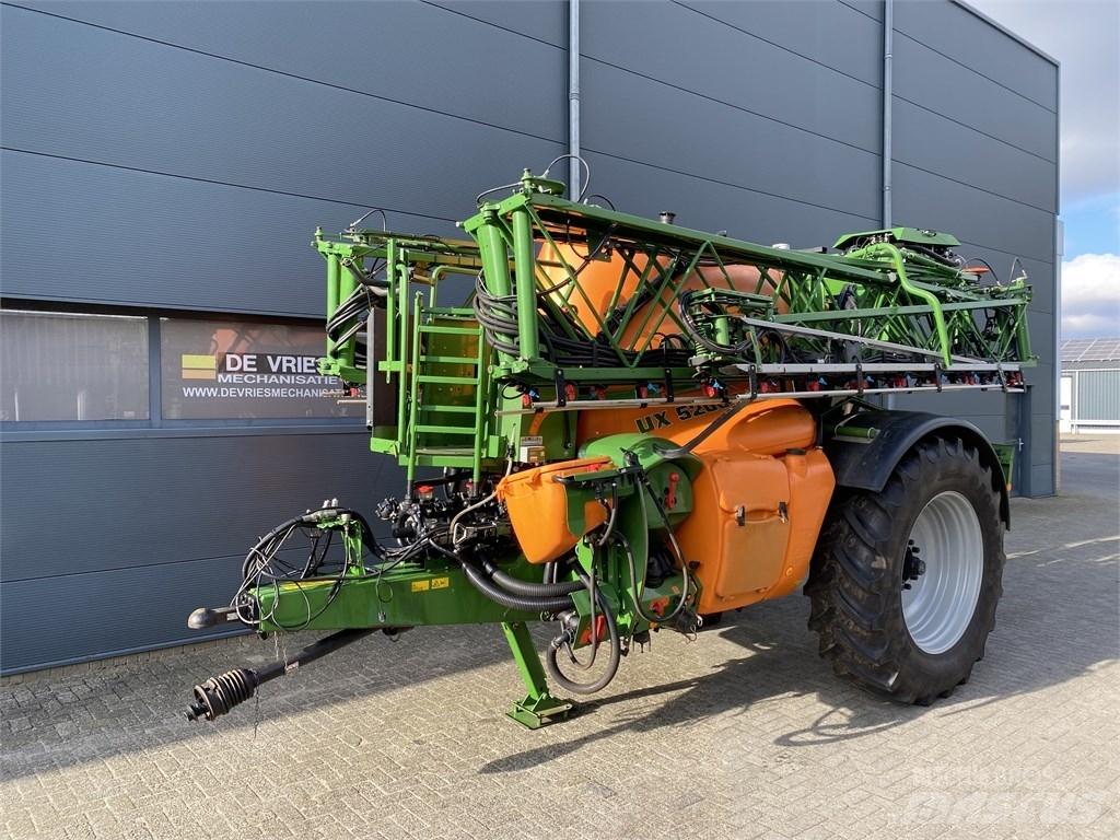 Amazone UX 5200 견인형 분무기