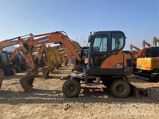 Doosan DX60W 소형 굴삭기 7톤 미만