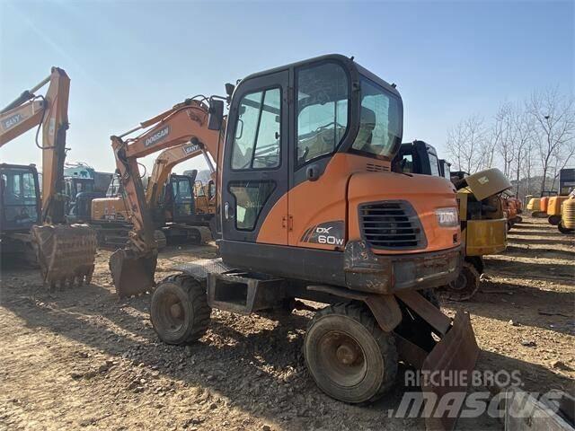 Doosan DX60W 소형 굴삭기 7톤 미만