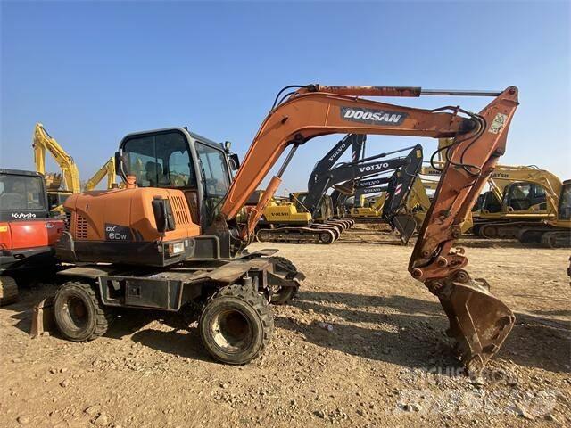 Doosan DX60W 소형 굴삭기 7톤 미만