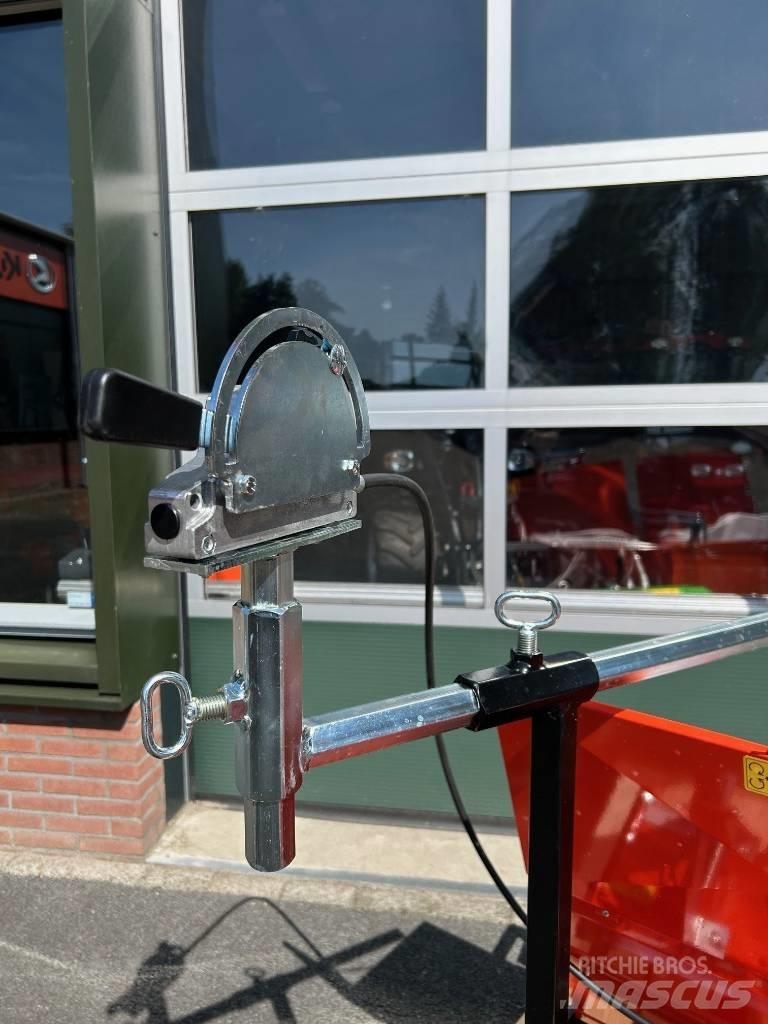 Kubota MTZ SM 150 컴팩트 트랙터 어태치먼트