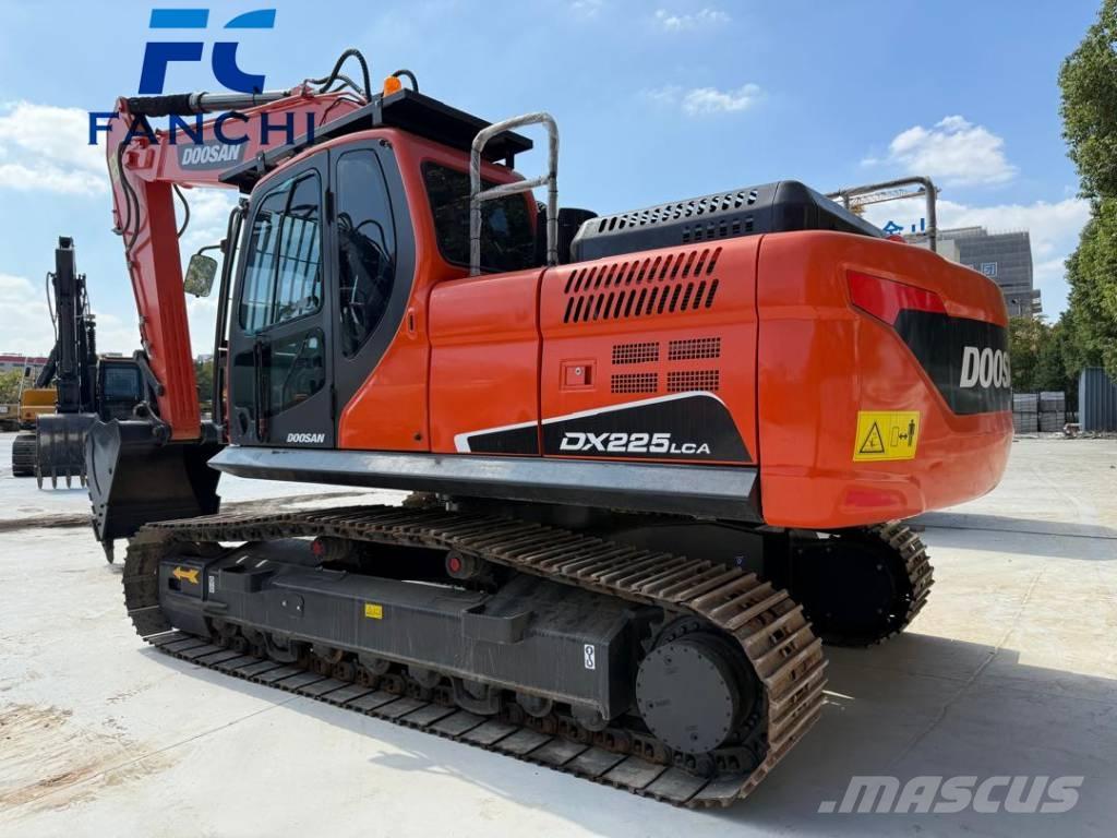 Doosan DX 225 대형 굴삭기 29톤 이상