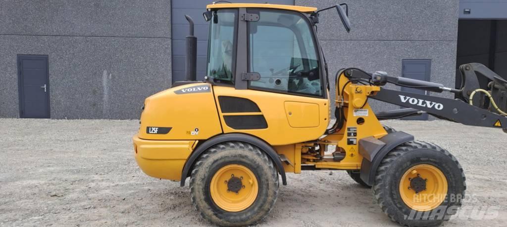 Volvo L 25 F  휠로우더