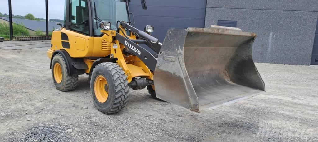 Volvo L 25 F  휠로우더