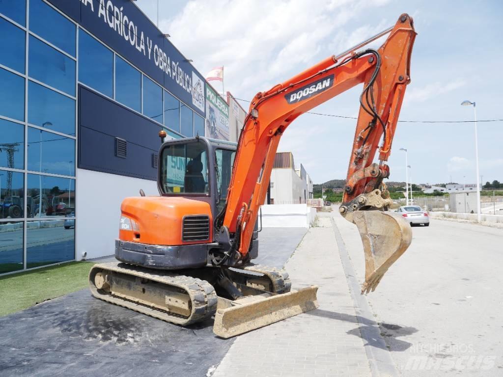 Doosan DX 60 R 소형 굴삭기 7톤 미만