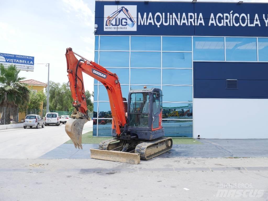 Doosan DX 60 R 소형 굴삭기 7톤 미만