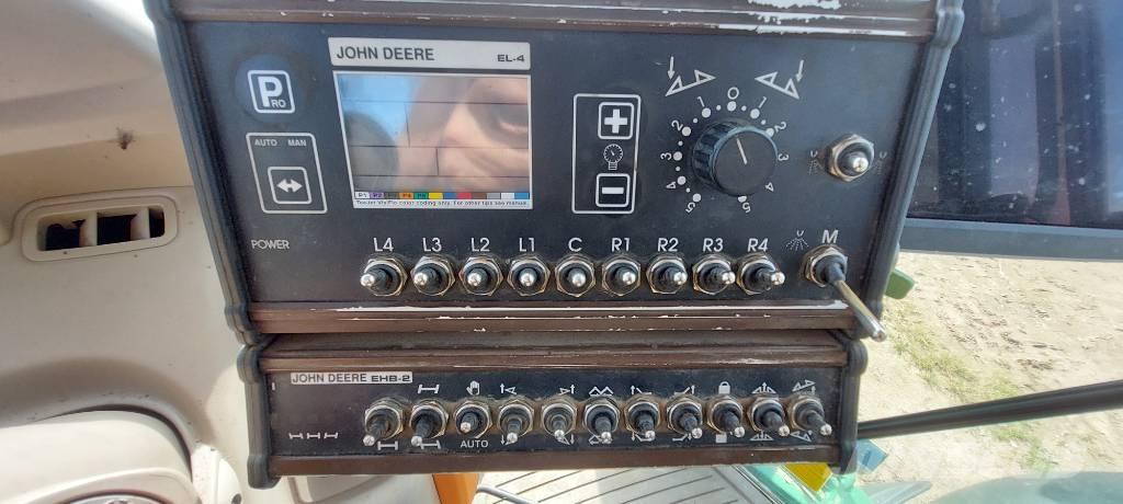 John Deere 840 견인형 분무기