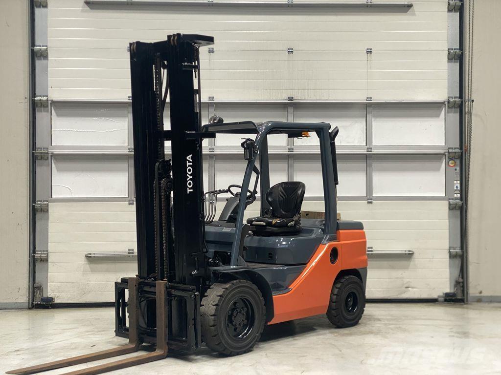 Toyota 52-8FDF30 디젤 지게차