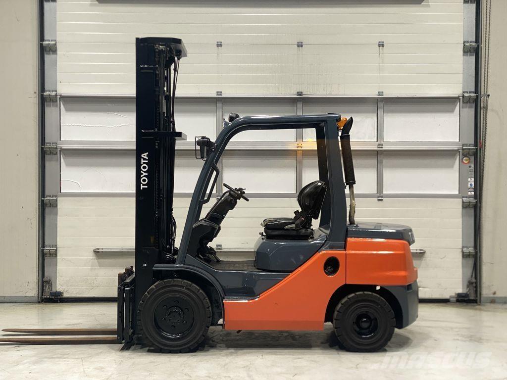 Toyota 52-8FDF30 디젤 지게차