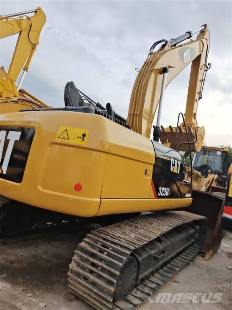 CAT 323 D 대형 굴삭기 29톤 이상