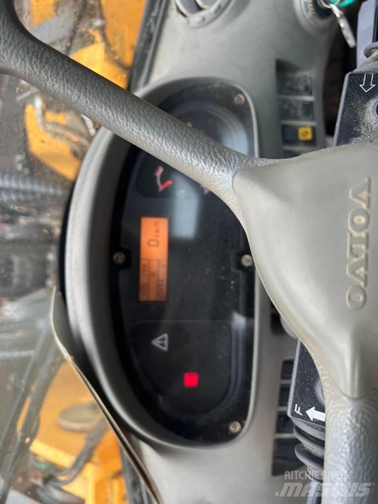 Volvo L 220 E  휠로우더