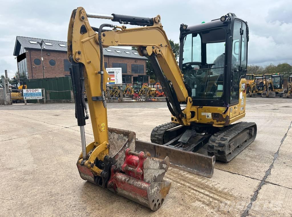 CAT 302.7 CR 소형 굴삭기 7톤 미만
