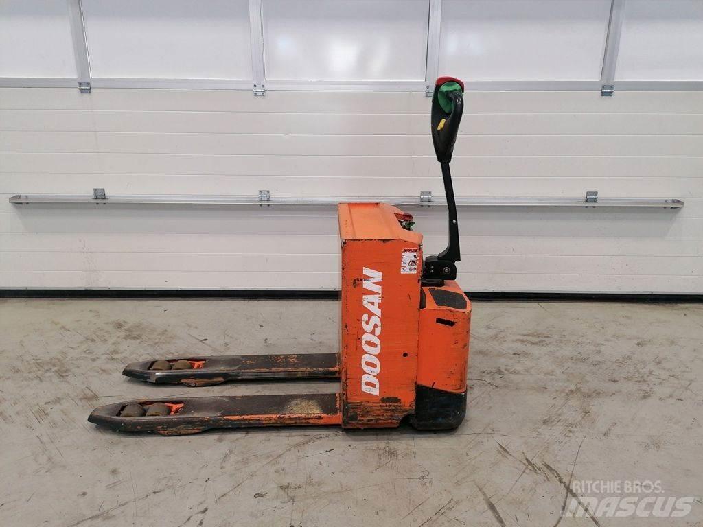 Doosan LEDH20M 경량 리프터