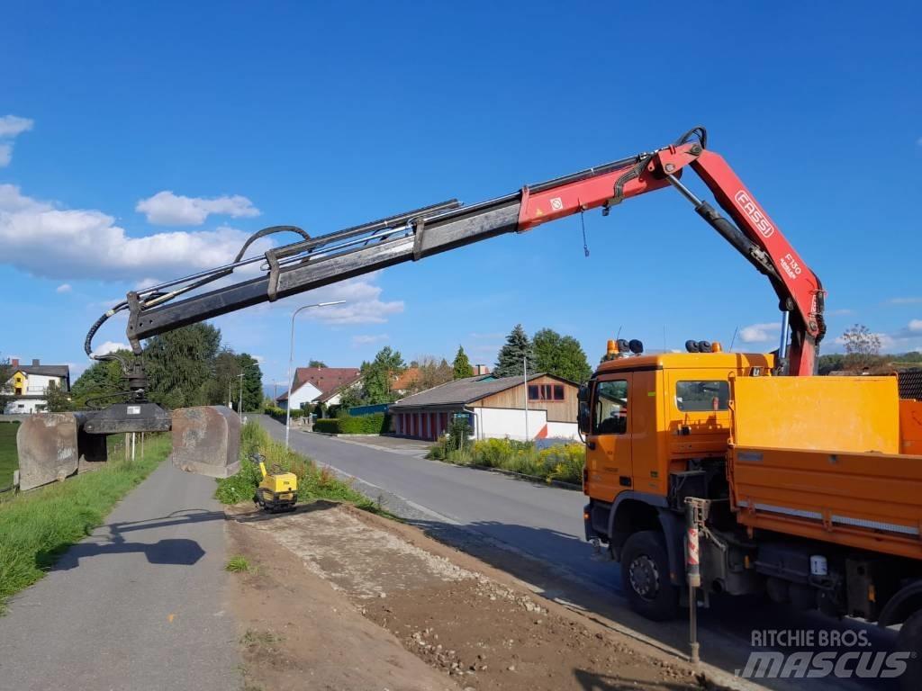 Fassi 130 로더 크레인