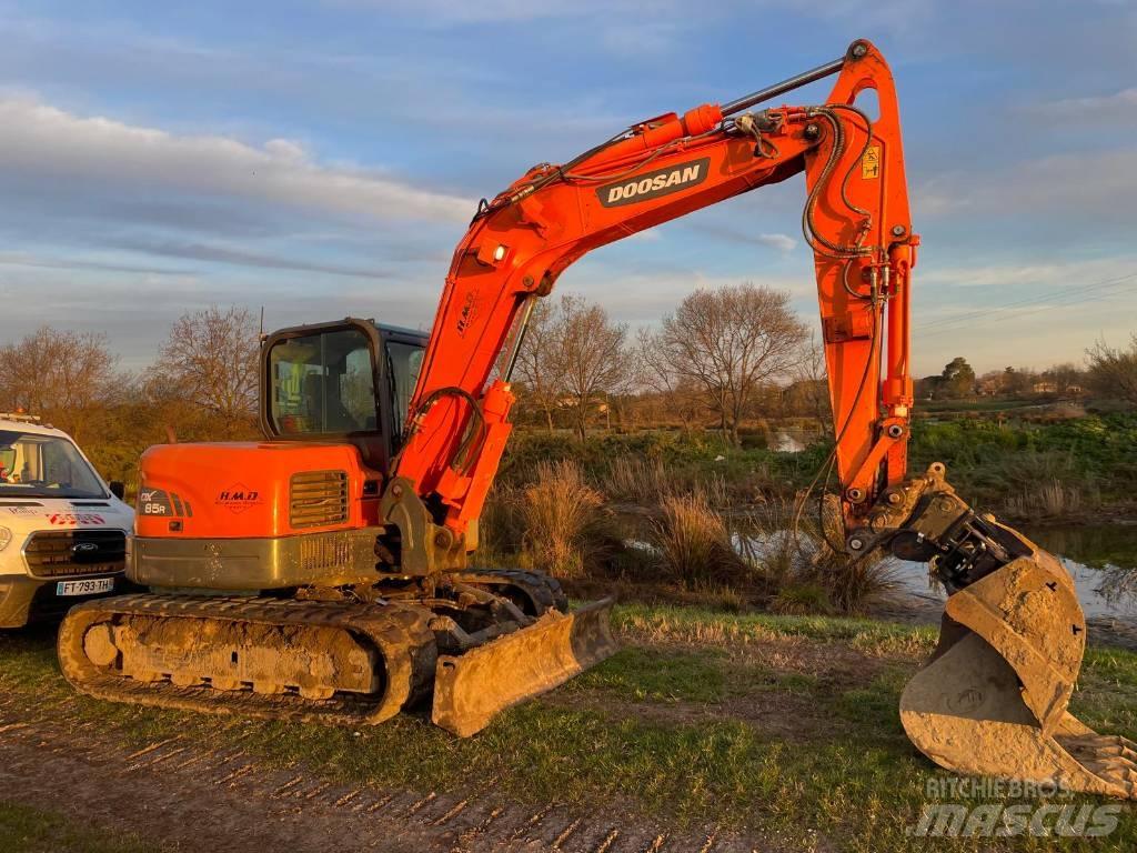 Doosan DX 85 R-3 중형굴삭기 7톤-28톤