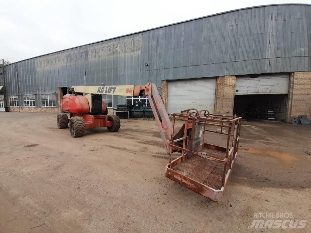 JLG 800 AJ 견인식 전동이동 리프트