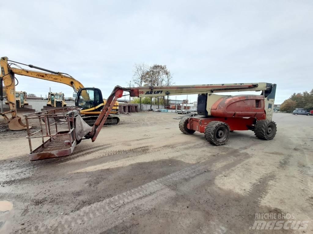 JLG 800 AJ 견인식 전동이동 리프트