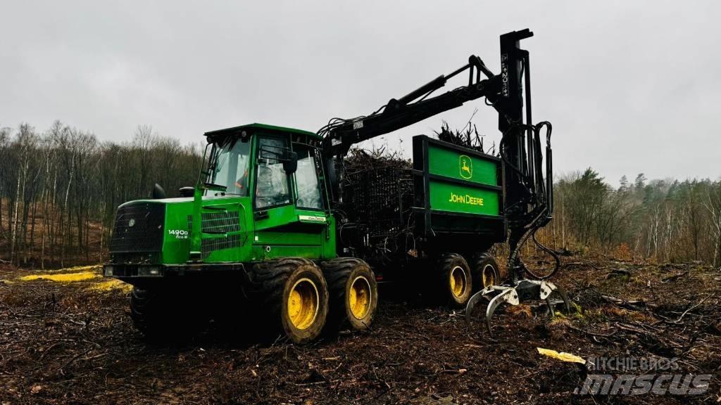 John Deere 1490D 원목 포워더