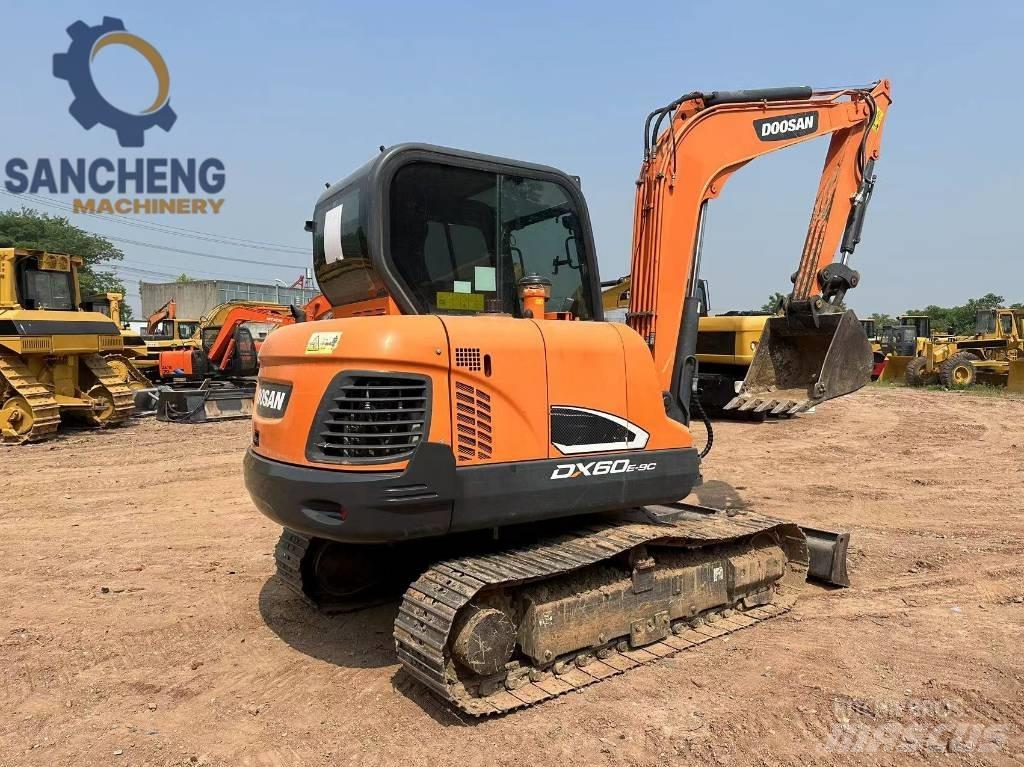 Doosan DX 60 대형 굴삭기 29톤 이상