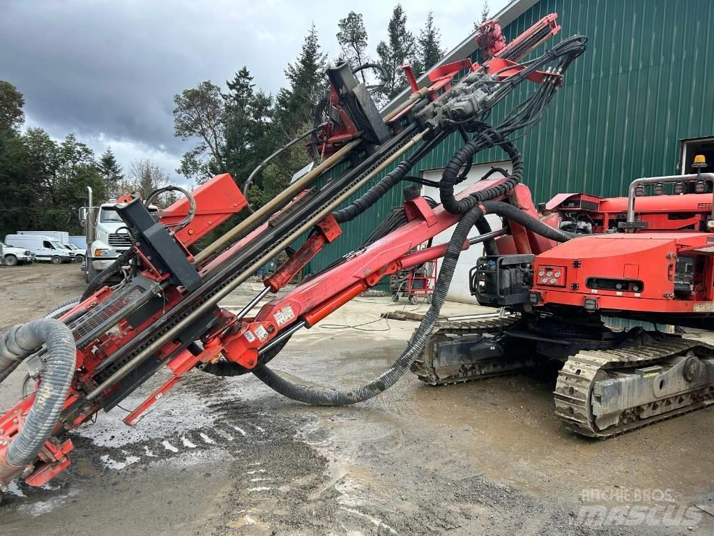 Sandvik DX 800R 도로 굴착기