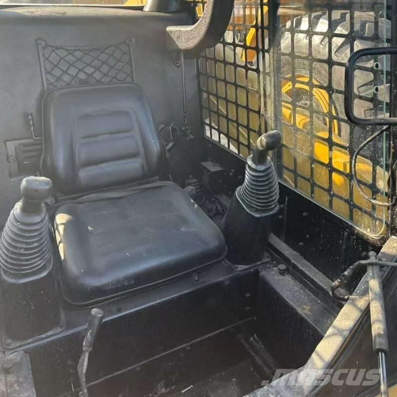 CAT 226  스키드로더