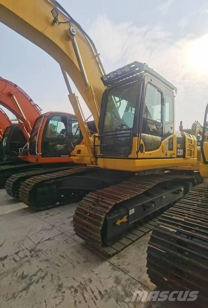 Komatsu PC 220-8 대형 굴삭기 29톤 이상