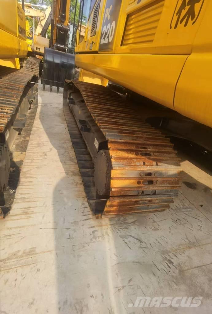 Komatsu PC 220-8 대형 굴삭기 29톤 이상