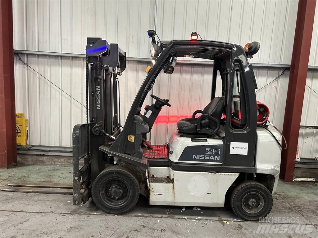 Nissan U1D2A25LQ LPG 지게차