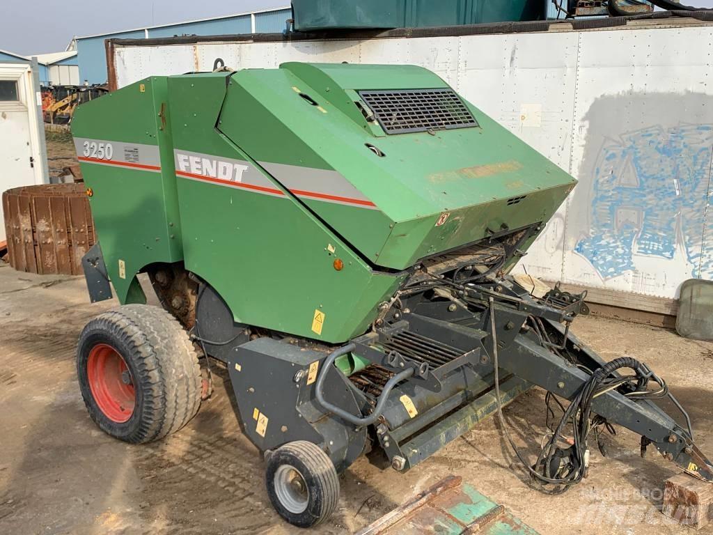 Fendt 3250 원형 곤포기