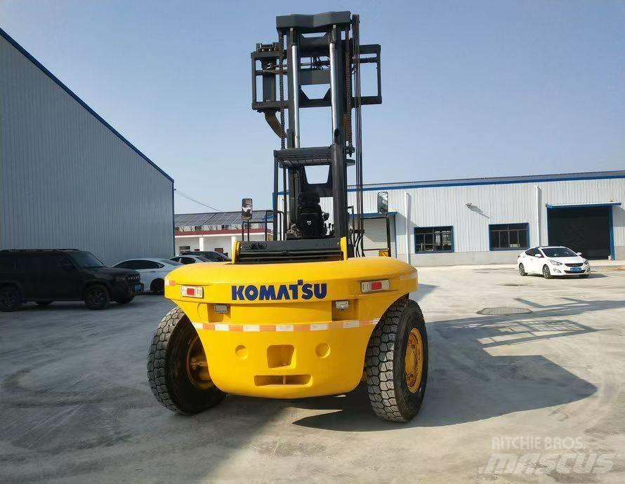 Komatsu FD200 텔러 핸들러