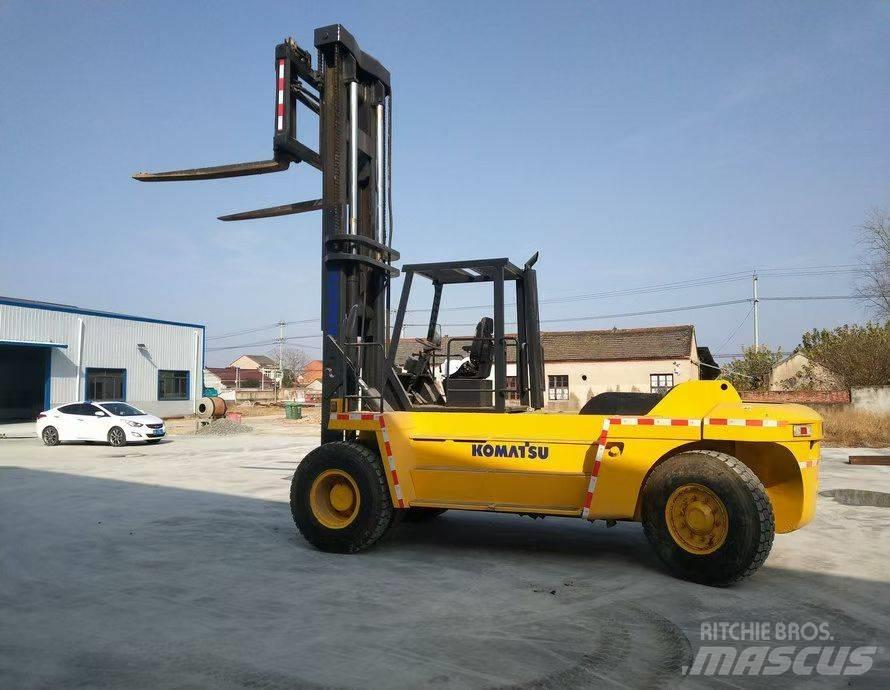 Komatsu FD200 텔러 핸들러