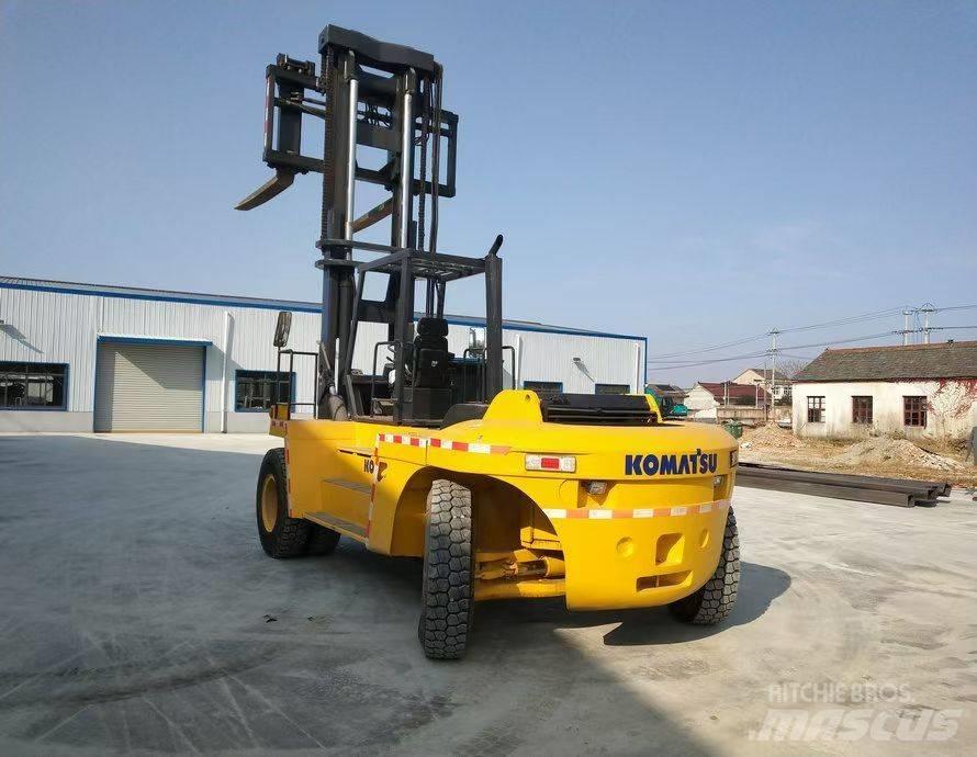 Komatsu FD200 텔러 핸들러