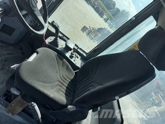 Komatsu WA 250-5  휠로우더
